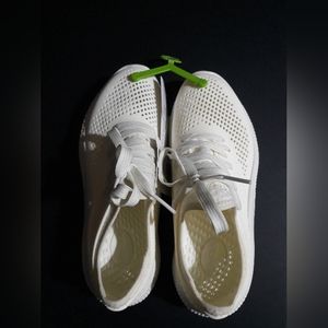 CROCS Women's LiteRide 360 Pacer Sneakers Size: 6 (NEW)